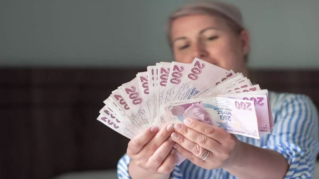 Ev hanımlarına emeklilik yolu açılıyor! 10 milyonu ilgilendiren teklif Meclis’te